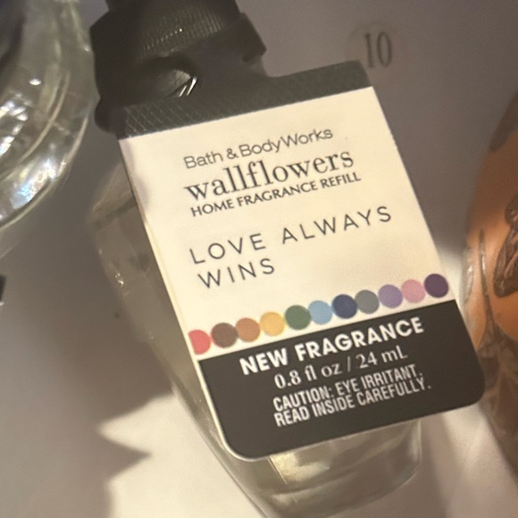 Bath & Body Works Love Always Wins WALLFLOWER REFILL - Picture 5 of 5